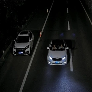 低照度モードはフラッシュに頼らない撮像を実現、光源の影響を最小限に